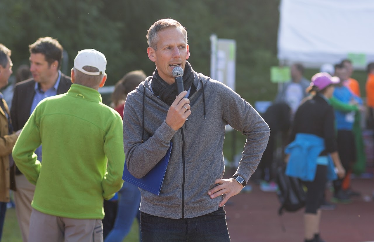 Bild vom 9. Benefizlauf im Jahr 2016. Dies ist das 89. Bild.